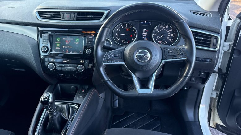 Nissan Qashqai 1.3 DiG-T N-Motion 5dr Petrol Hatchback